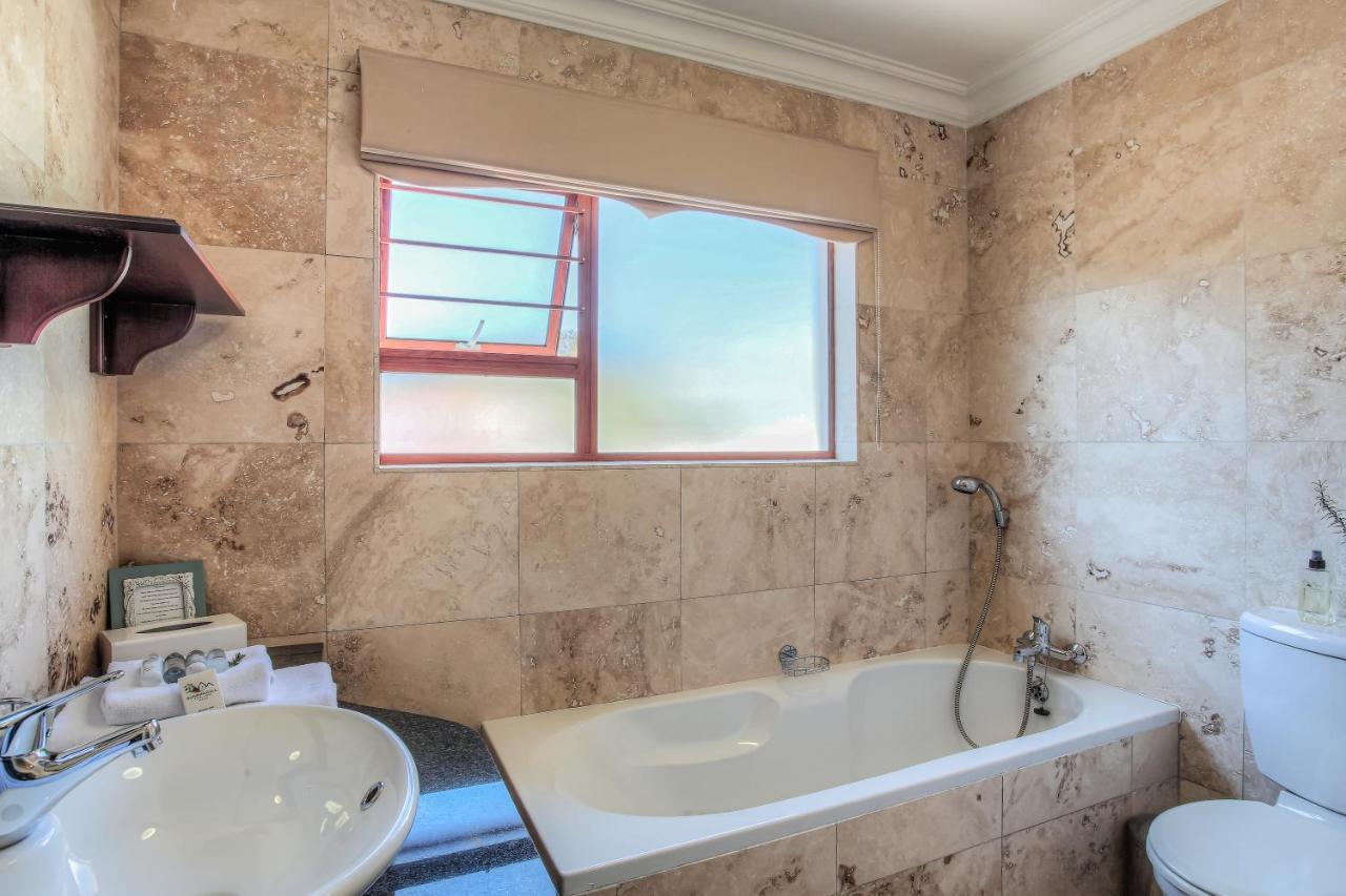 Sunninghill Guest Lodges Johannesburg Bagian luar foto
