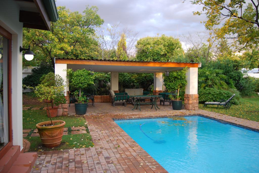 Sunninghill Guest Lodges Johannesburg Bagian luar foto