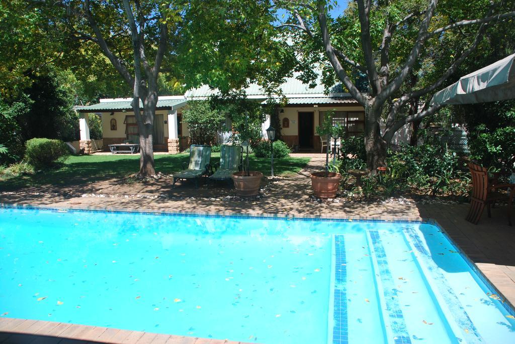 Sunninghill Guest Lodges Johannesburg Bagian luar foto