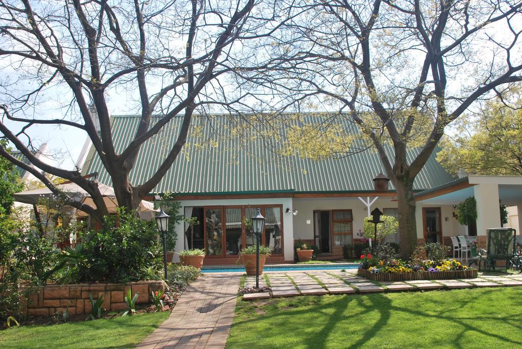 Sunninghill Guest Lodges Johannesburg Bagian luar foto