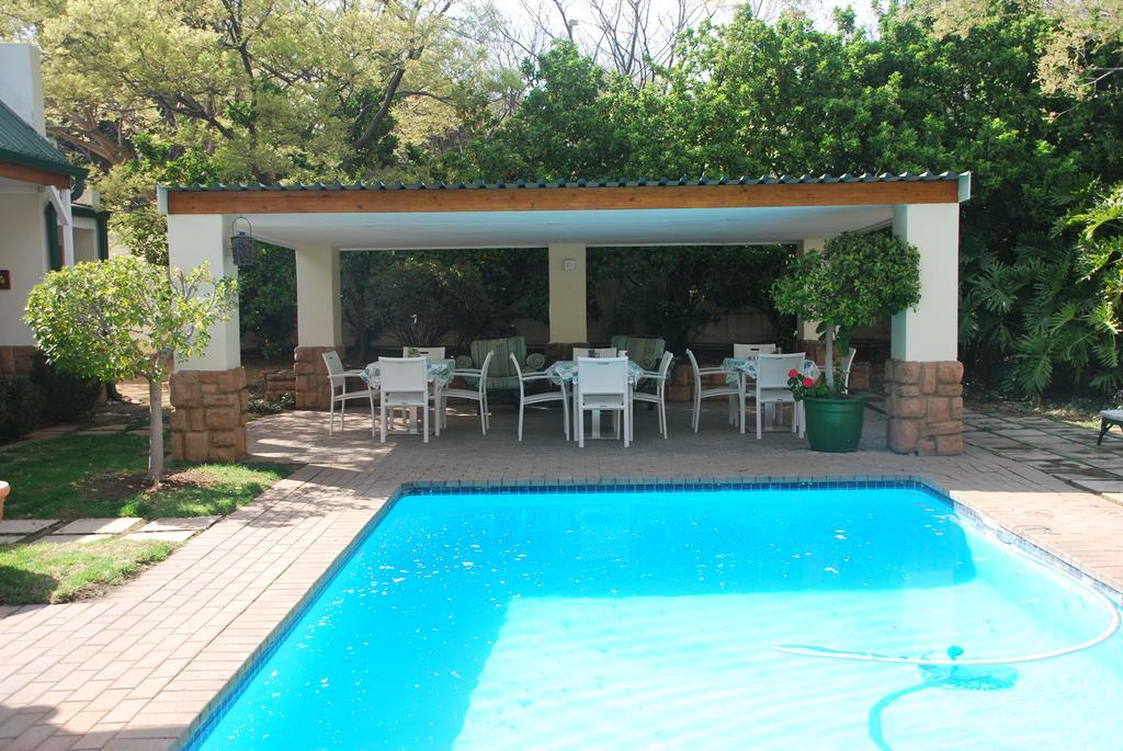 Sunninghill Guest Lodges Johannesburg Bagian luar foto