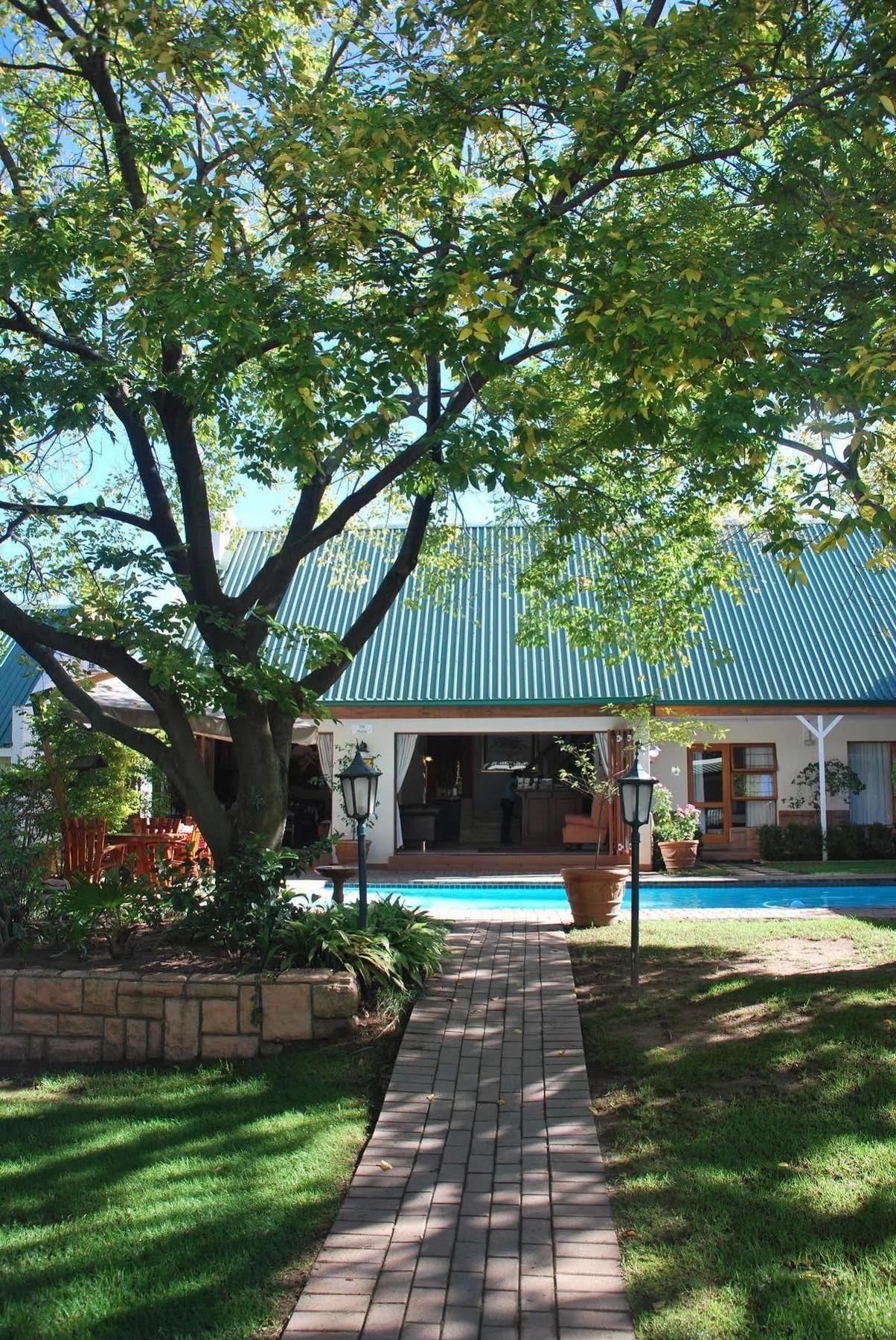 Sunninghill Guest Lodges Johannesburg Bagian luar foto
