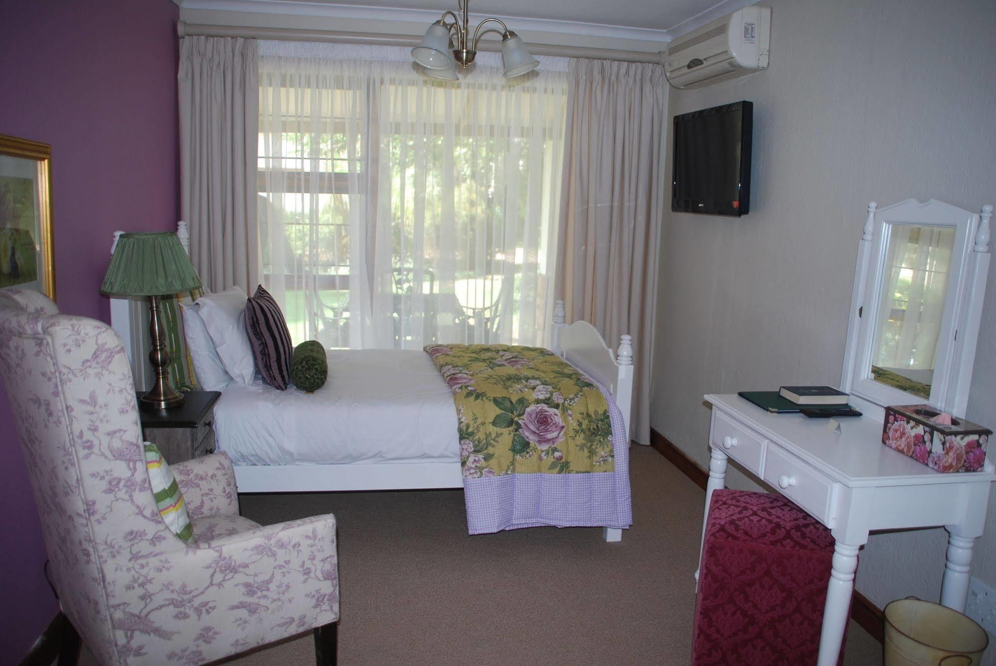 Sunninghill Guest Lodges Johannesburg Bagian luar foto