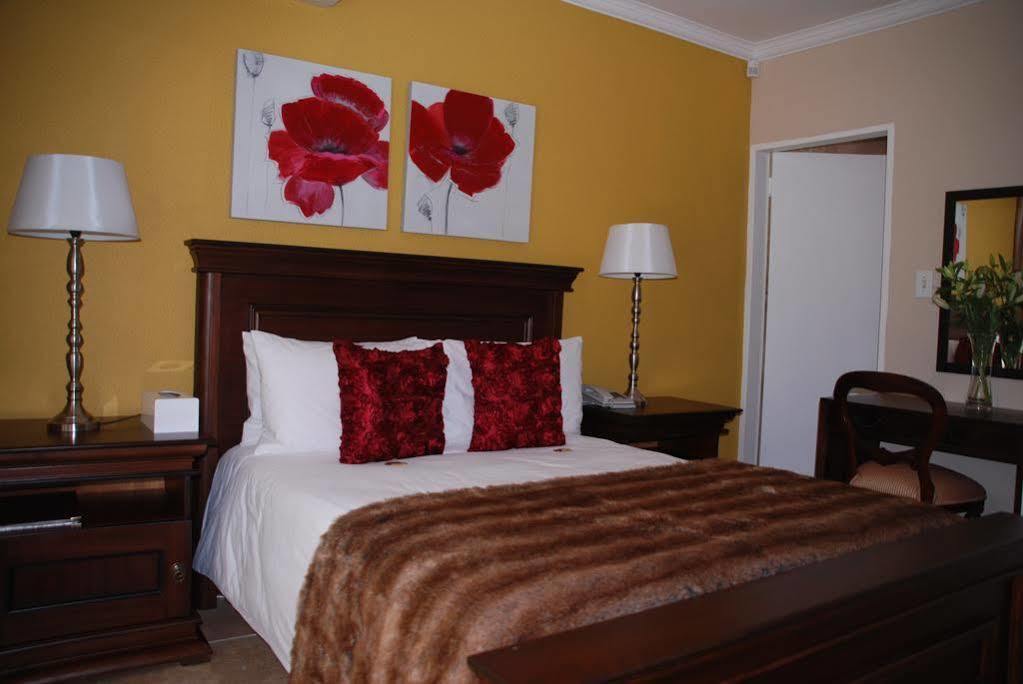 Sunninghill Guest Lodges Johannesburg Bagian luar foto