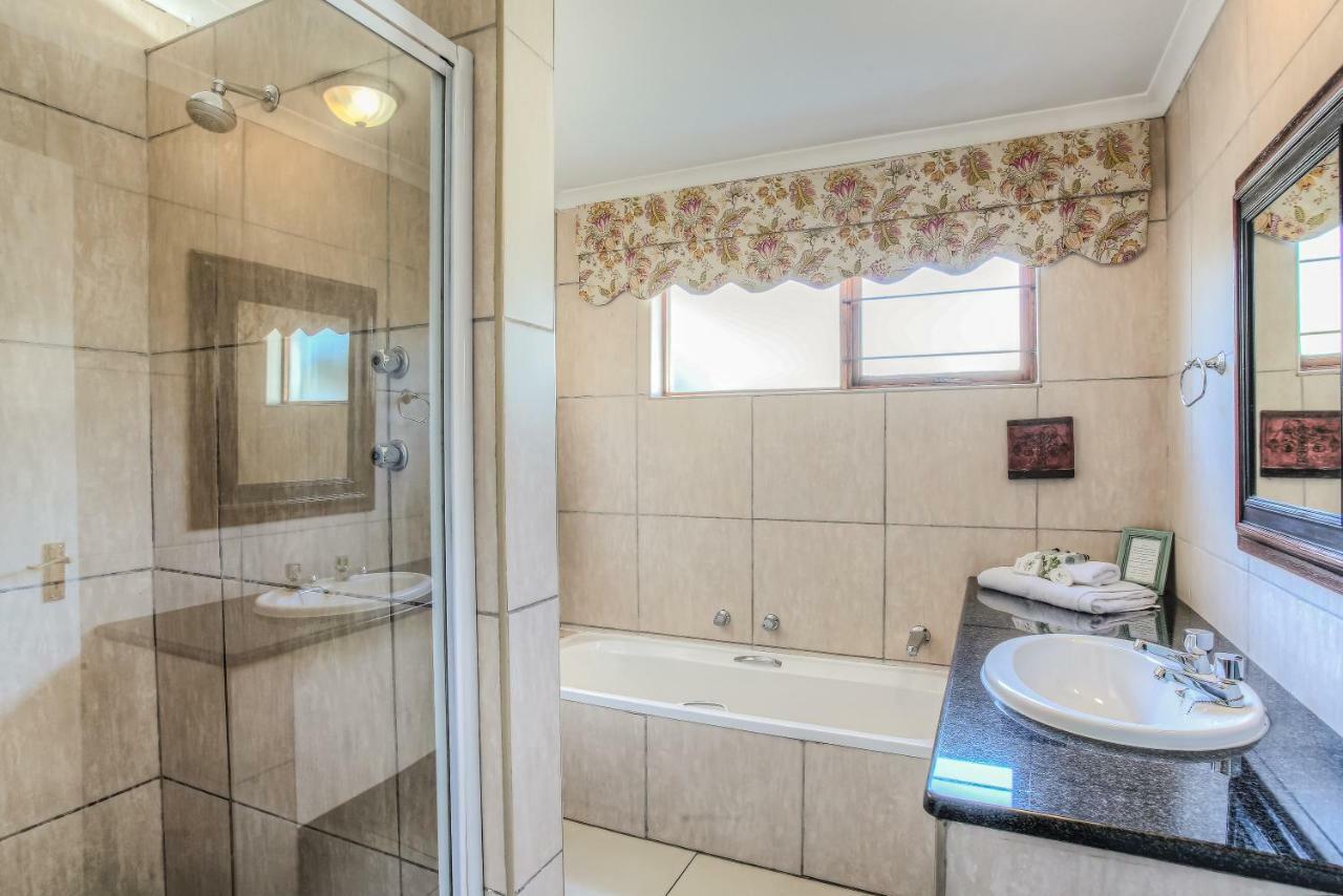 Sunninghill Guest Lodges Johannesburg Bagian luar foto