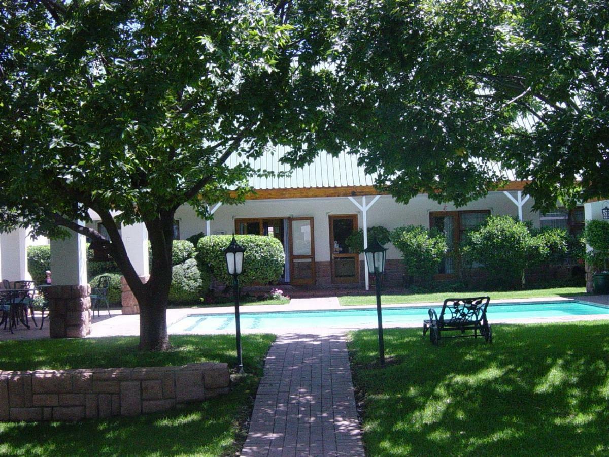 Sunninghill Guest Lodges Johannesburg Bagian luar foto