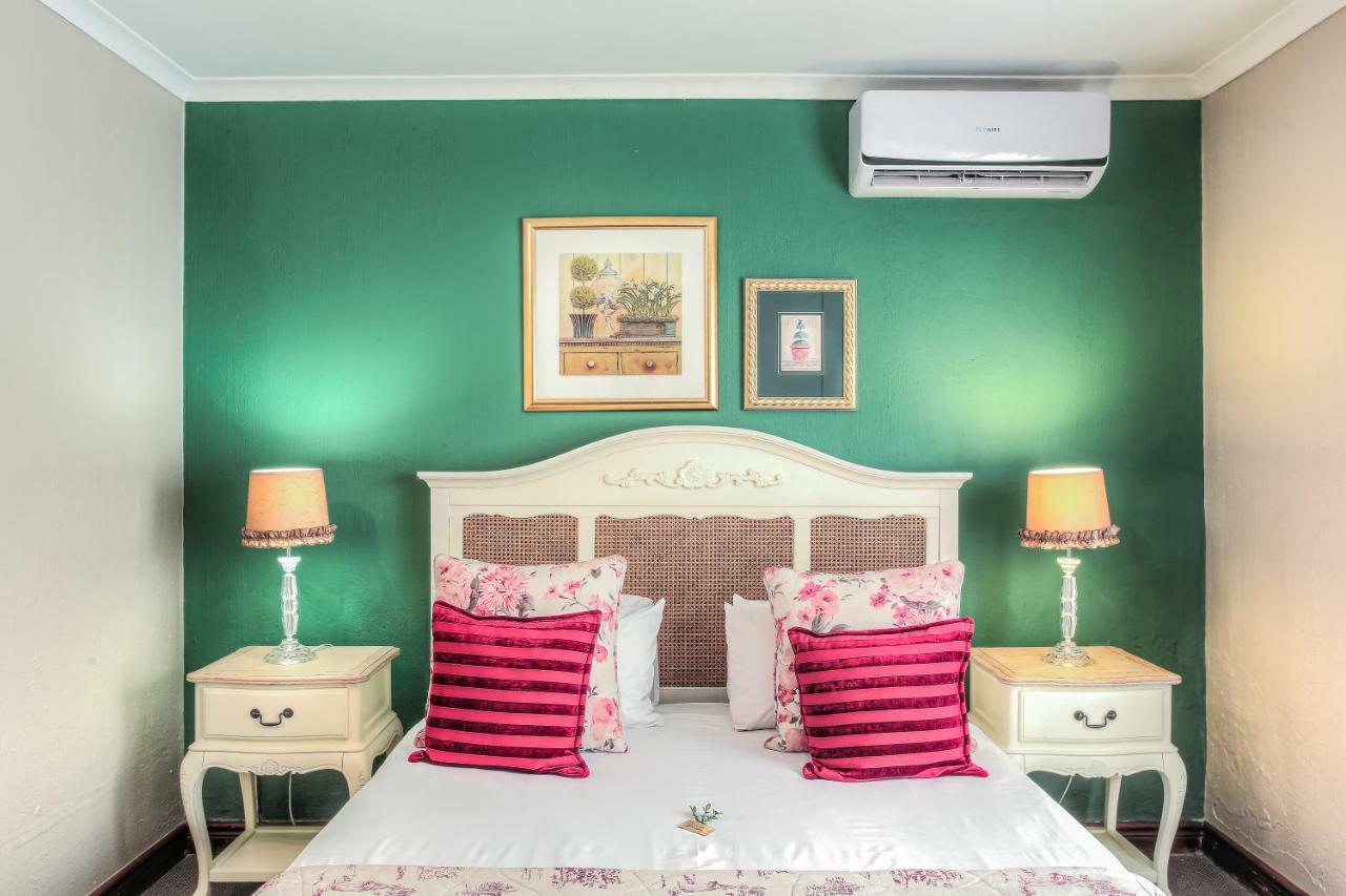 Sunninghill Guest Lodges Johannesburg Bagian luar foto