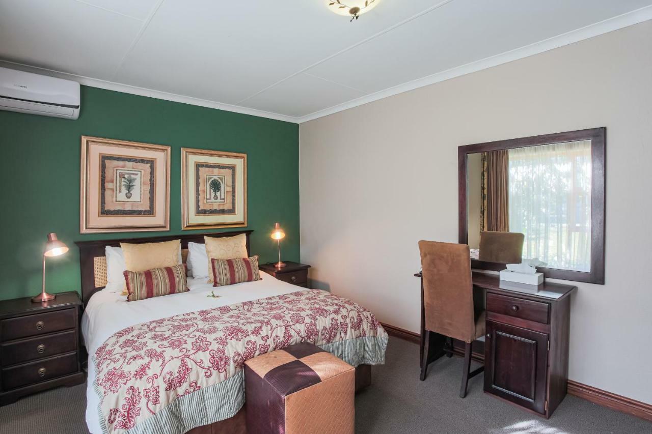 Sunninghill Guest Lodges Johannesburg Bagian luar foto